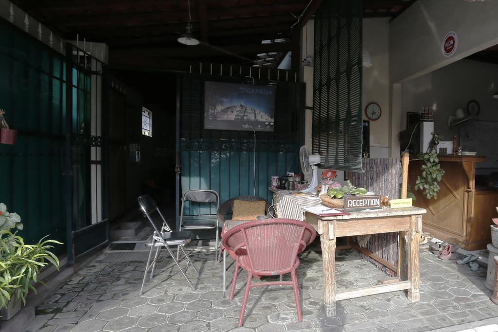 Reddoorz Near Adisucipto Airport Hotel Yogyakarta Exterior photo